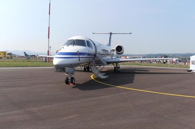 Embraer 145 image 2