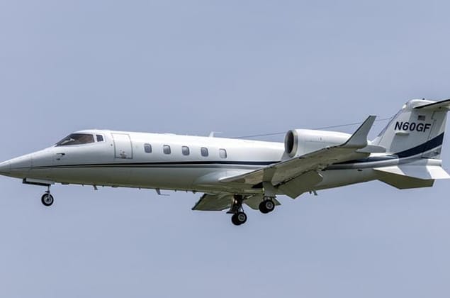 Learjet 60 image 2